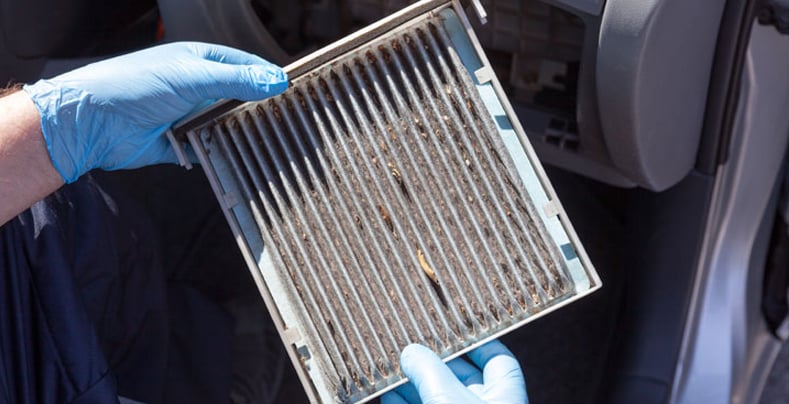 DUST BUILD-UP IN THE CABIN AIR FILTER